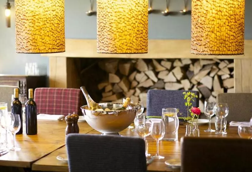 Отель Crab & Boar