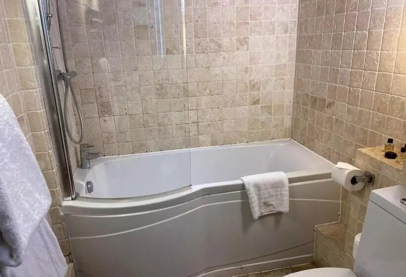 Отель Crab & Boar