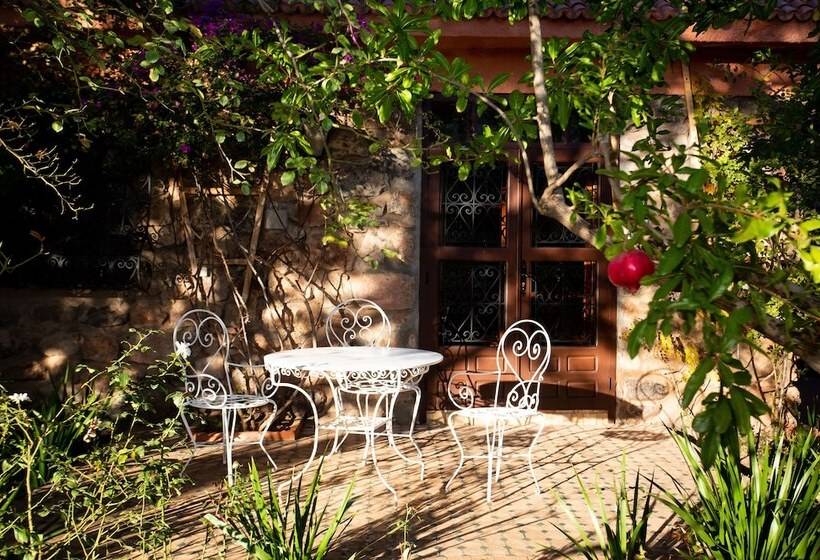 Hotel Domaine De La Roseraie Resort