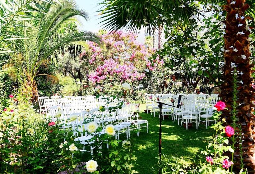 Hotel Domaine De La Roseraie Resort