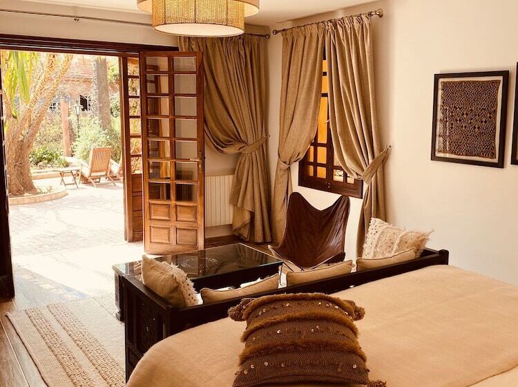 Hotel Domaine De La Roseraie Resort