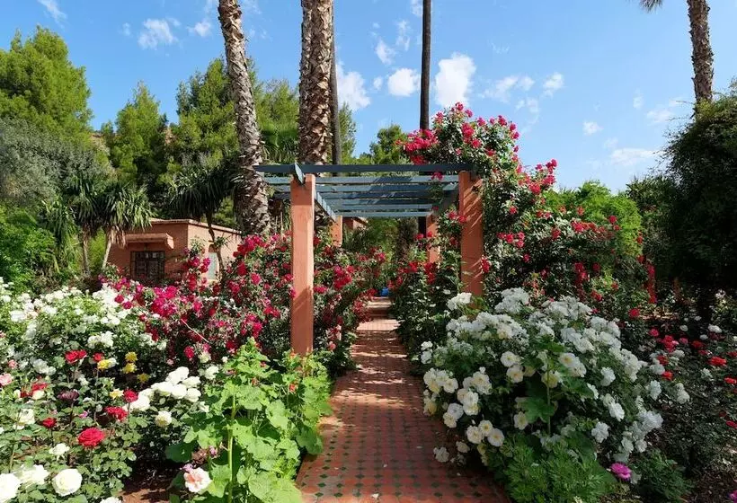 هتل Domaine De La Roseraie Resort