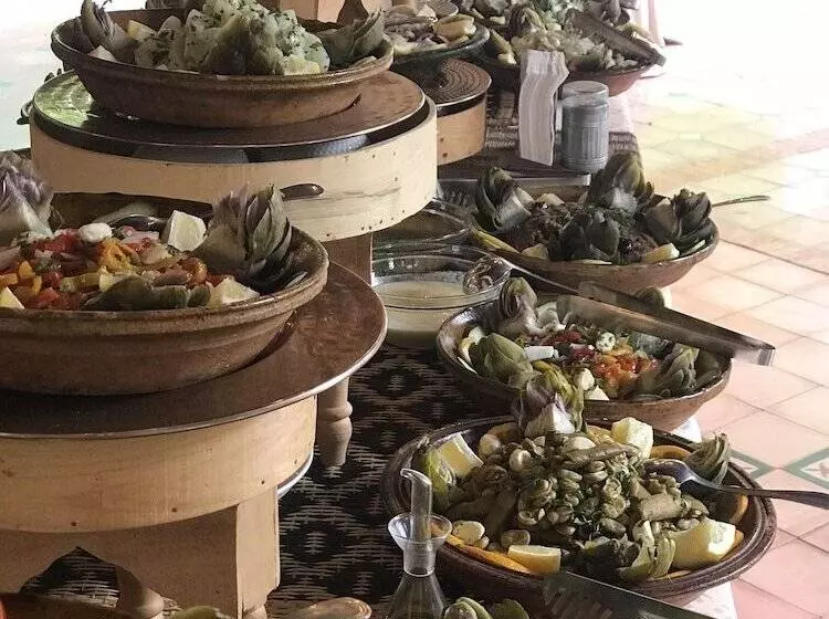 هتل Domaine De La Roseraie Resort