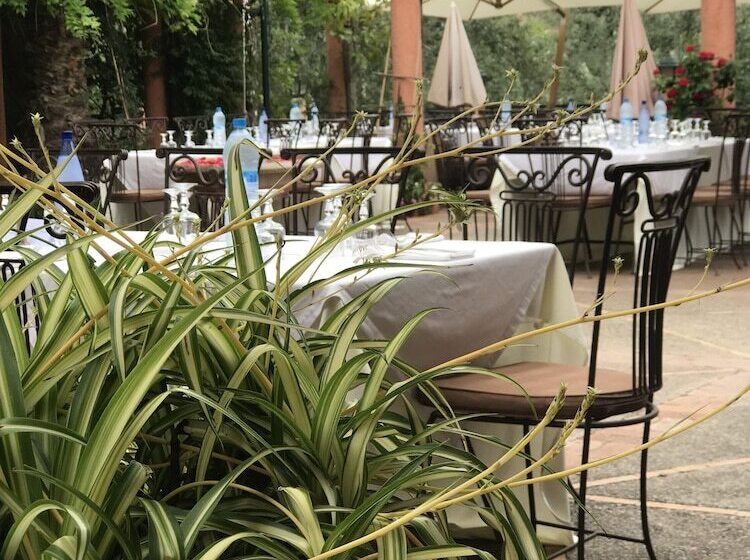 Hotel Domaine De La Roseraie Resort