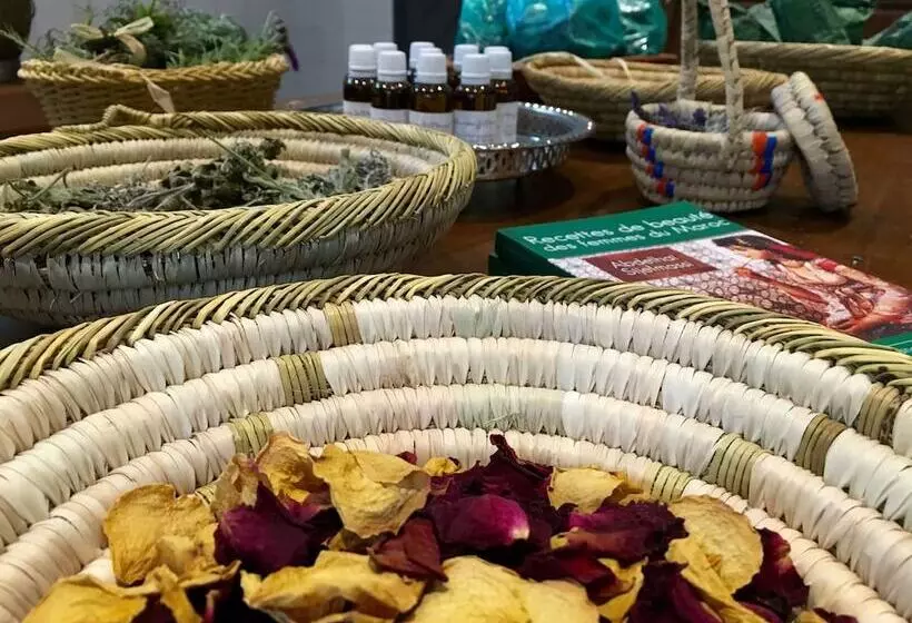 هتل Domaine De La Roseraie Resort