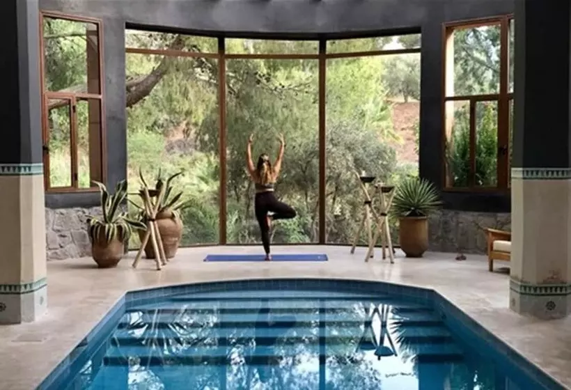 هتل Domaine De La Roseraie Resort