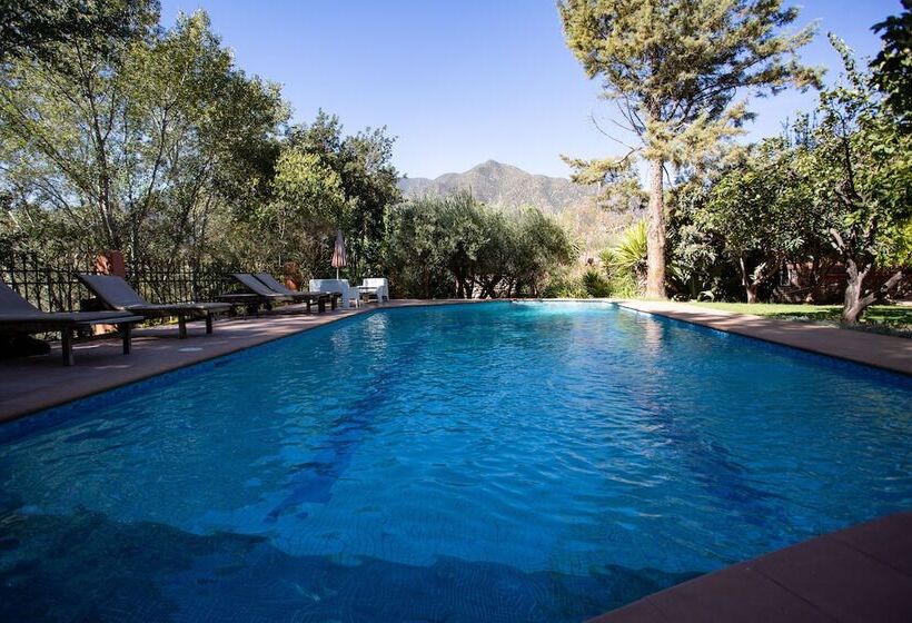 Hotel Domaine De La Roseraie Resort