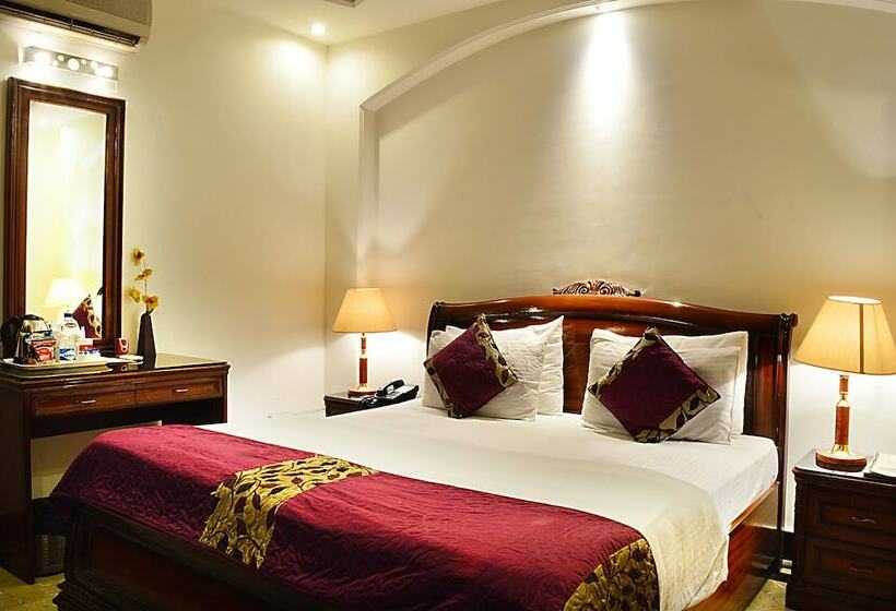 בית מלון כפרי Emperor Palms At Karol Bagh