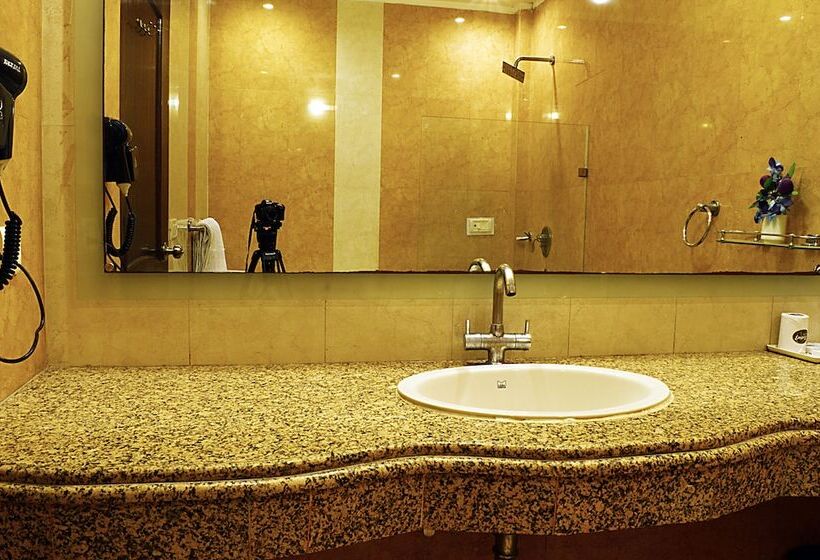 בית מלון כפרי Emperor Palms At Karol Bagh