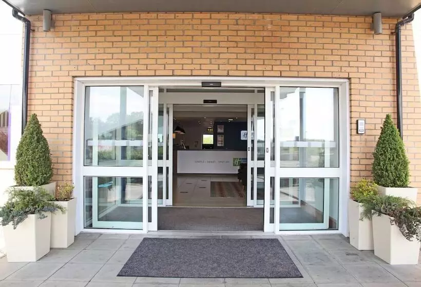 בית מלון כפרי Holiday Inn Express Braintree, An Ihg