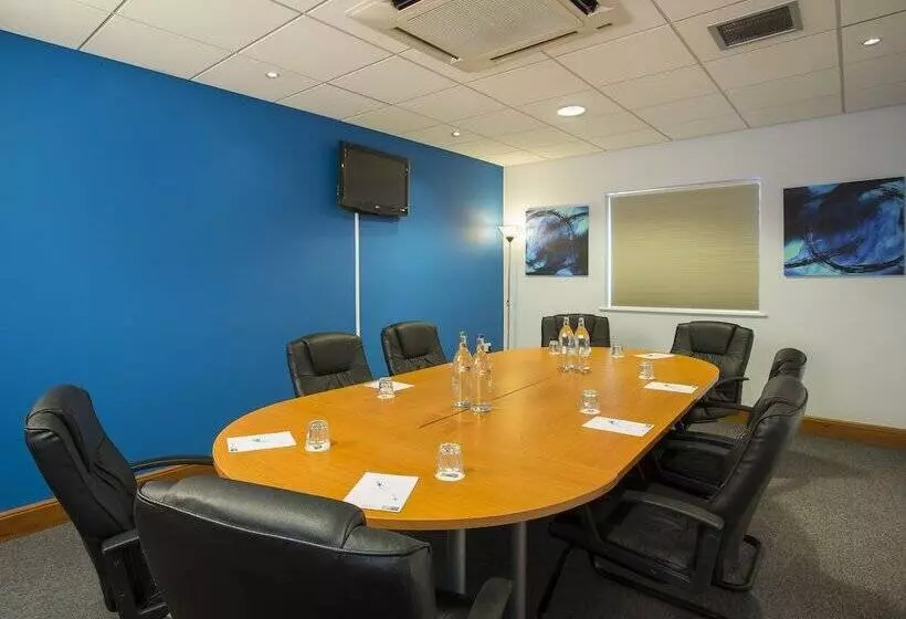 בית מלון כפרי Holiday Inn Express Braintree, An Ihg