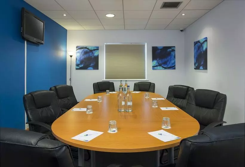 בית מלון כפרי Holiday Inn Express Braintree, An Ihg