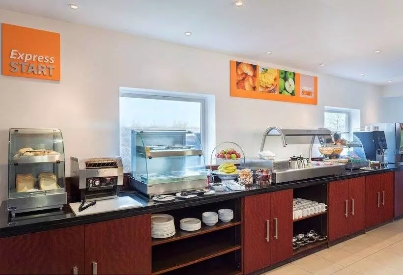 בית מלון כפרי Holiday Inn Express Braintree, An Ihg