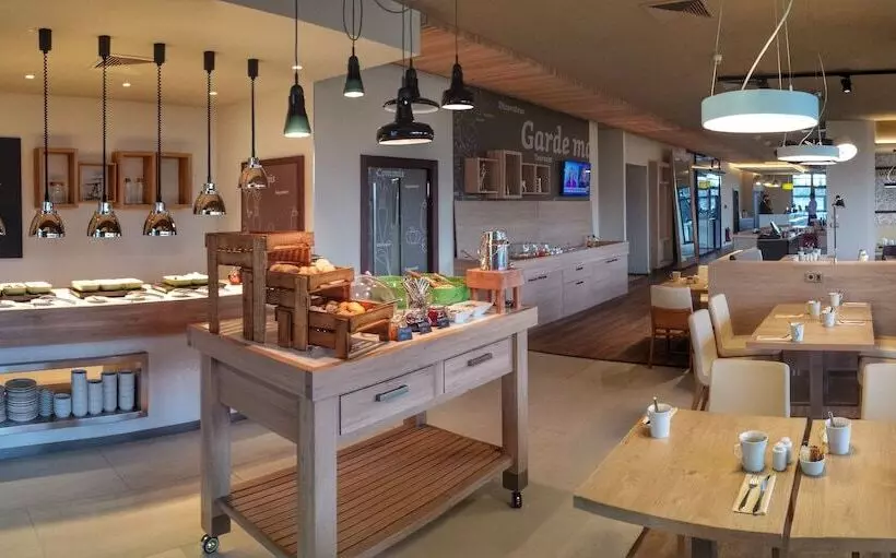 هتل Holiday Inn Prague Airport, An Ihg