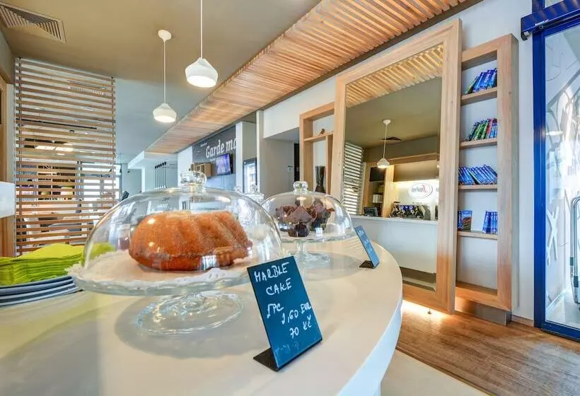 هتل Holiday Inn Prague Airport, An Ihg