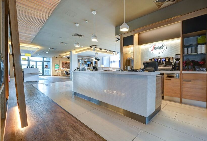 هتل Holiday Inn Prague Airport, An Ihg