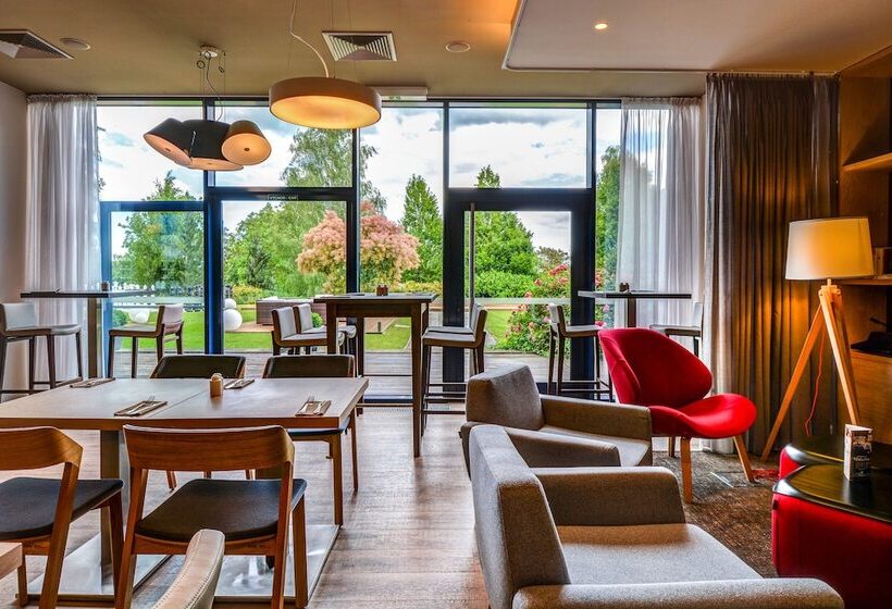 هتل Holiday Inn Prague Airport, An Ihg