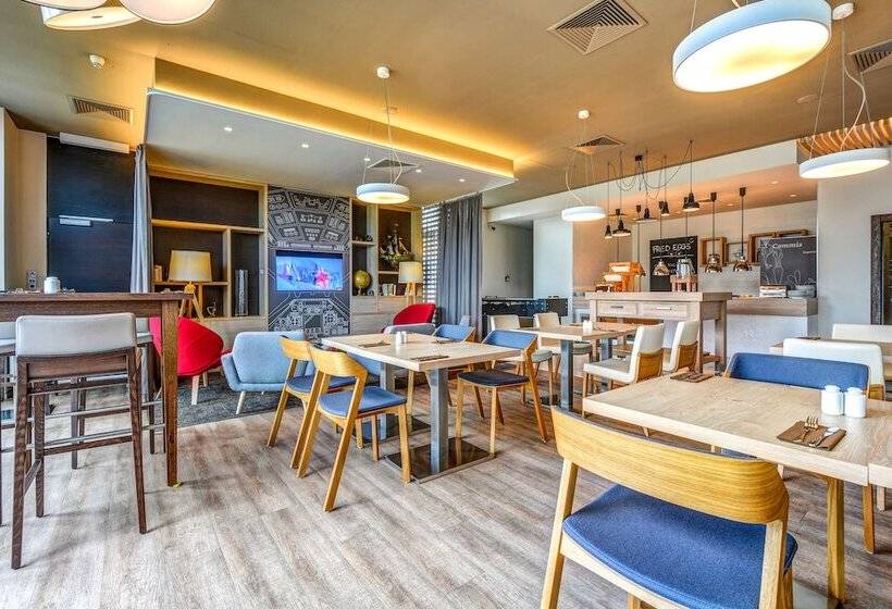 هتل Holiday Inn Prague Airport, An Ihg