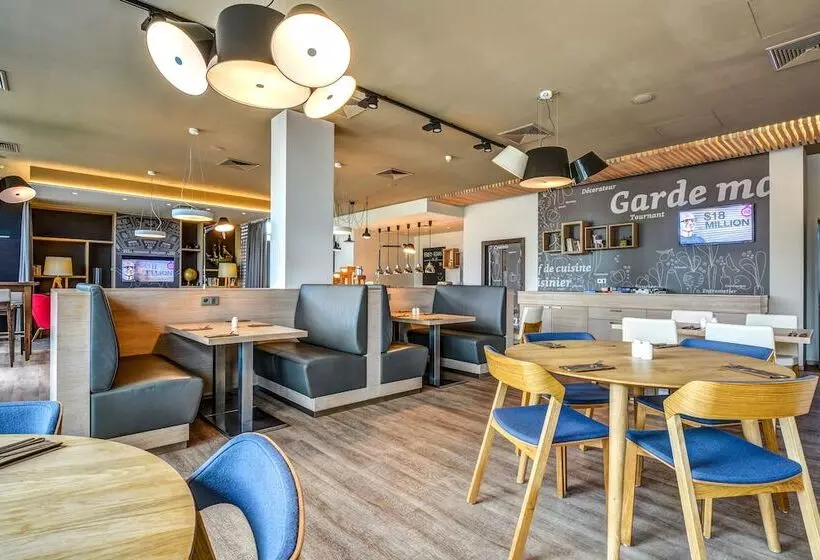 هتل Holiday Inn Prague Airport, An Ihg