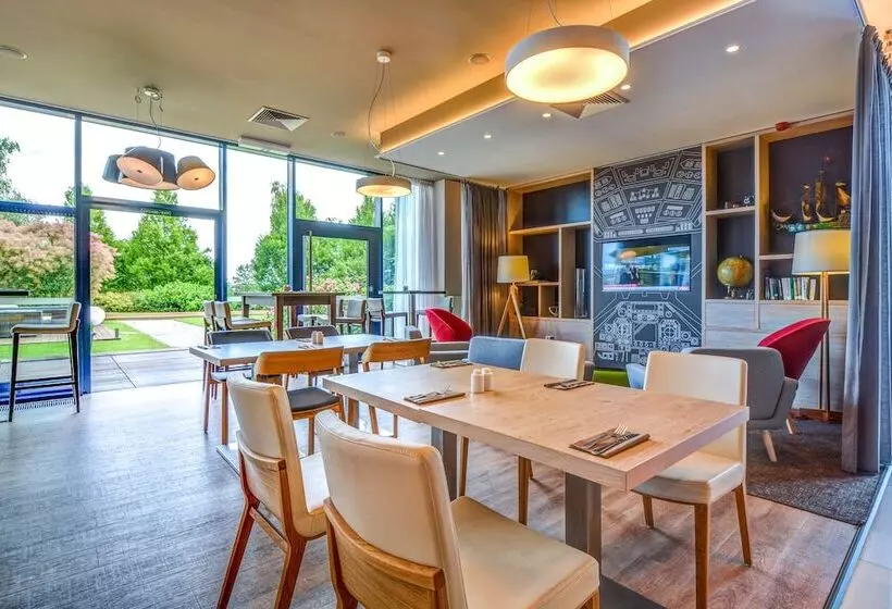 هتل Holiday Inn Prague Airport, An Ihg