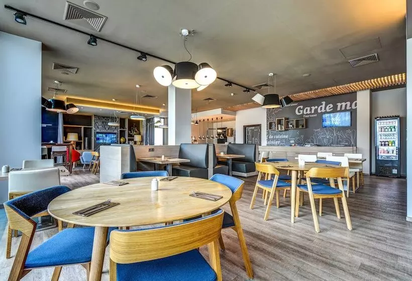 هتل Holiday Inn Prague Airport, An Ihg