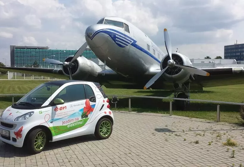 هتل Holiday Inn Prague Airport, An Ihg