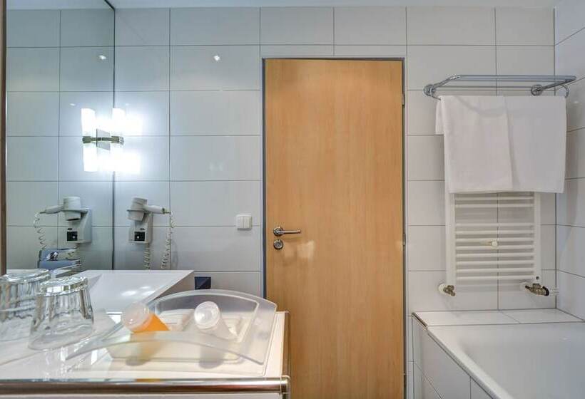 هتل Holiday Inn Prague Airport, An Ihg