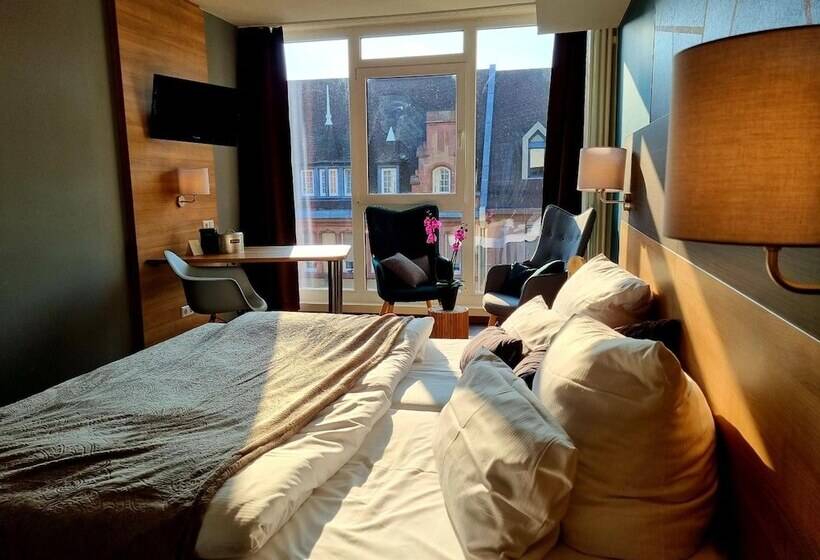 Luise Mannheim   By Superfly Hotels