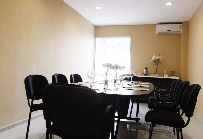 Отель Mision Express Merida Altabrisa