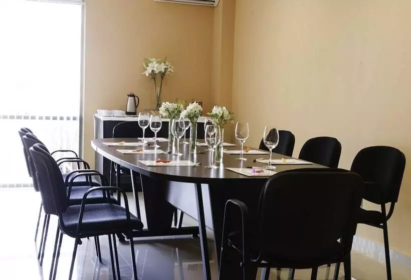 Отель Mision Express Merida Altabrisa