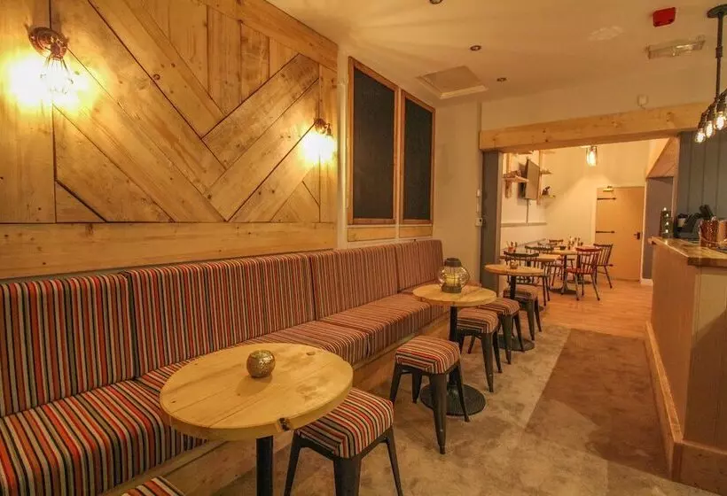 Отель Scarborough Travel And Holiday Lodge