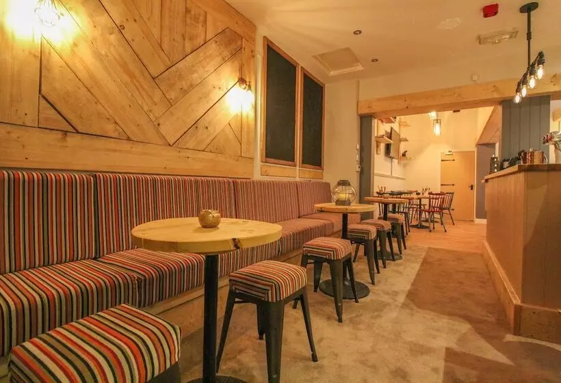 Отель Scarborough Travel And Holiday Lodge