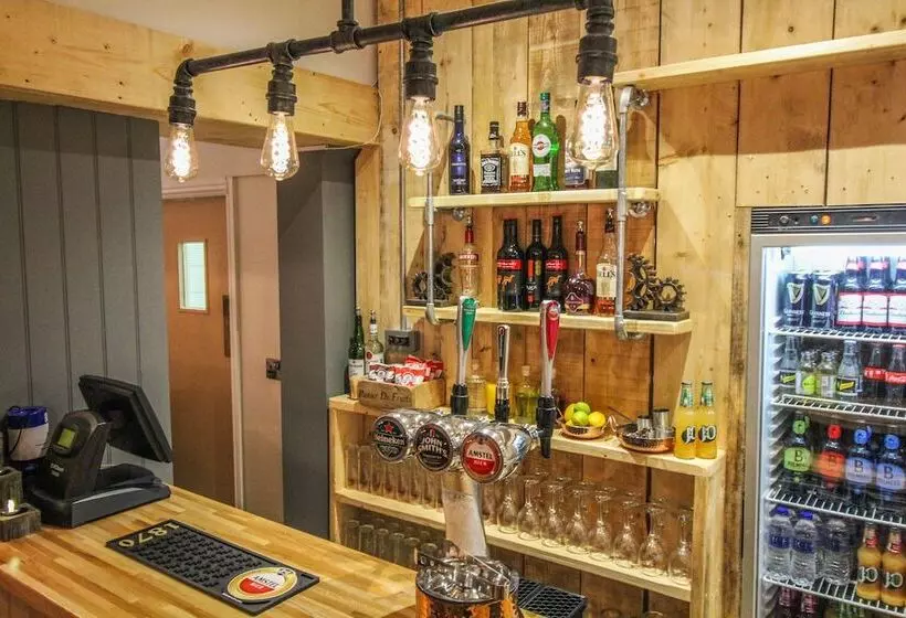 Отель Scarborough Travel And Holiday Lodge