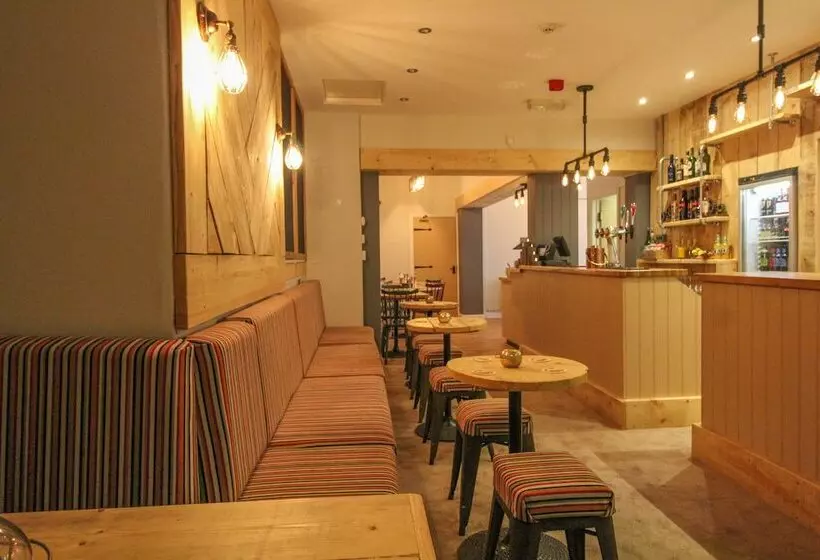 Отель Scarborough Travel And Holiday Lodge