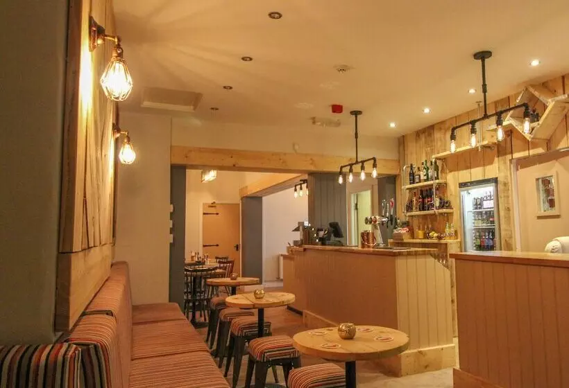 Отель Scarborough Travel And Holiday Lodge