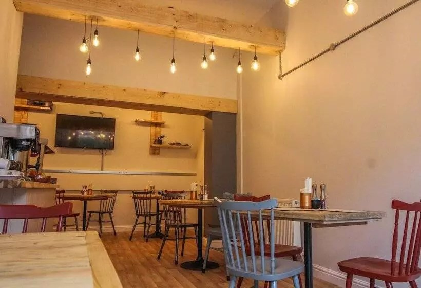 Отель Scarborough Travel And Holiday Lodge