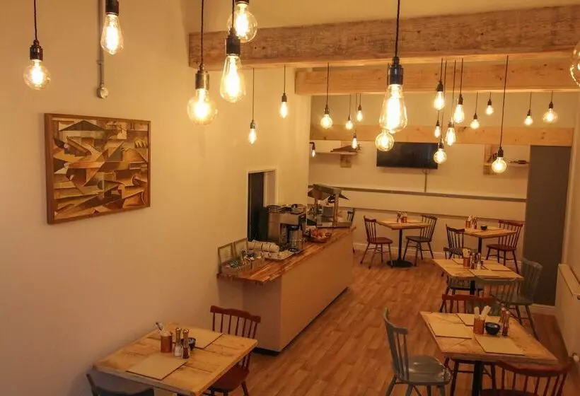 Отель Scarborough Travel And Holiday Lodge