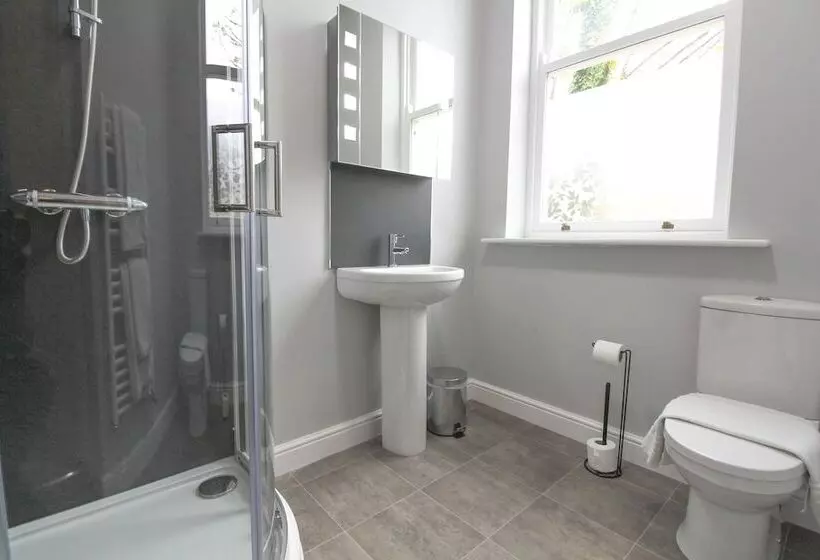 Отель Scarborough Travel And Holiday Lodge