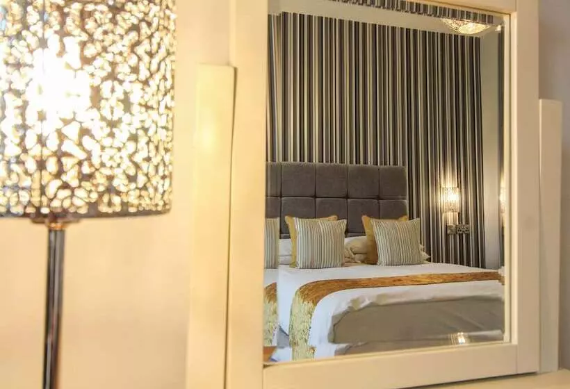 Отель Scarborough Travel And Holiday Lodge