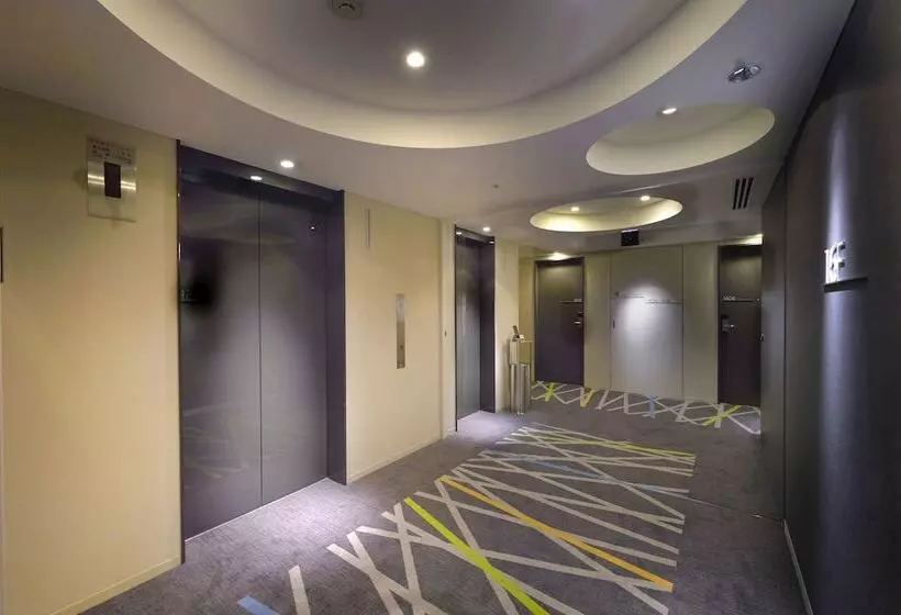 Отель Sotetsu Fresa Inn Shimbashi Karasumoriguchi