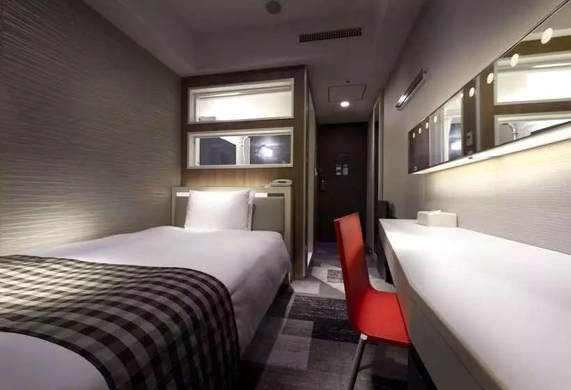 Отель Sotetsu Fresa Inn Shimbashi Karasumoriguchi