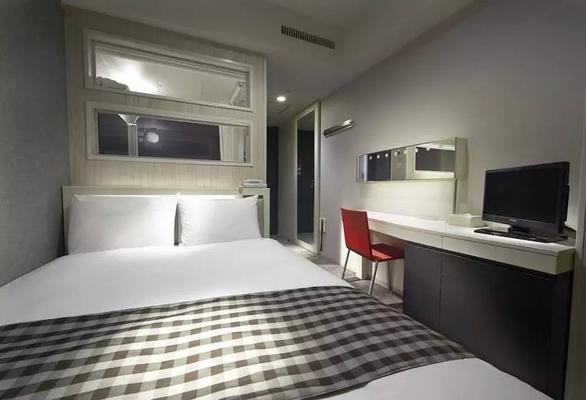 Отель Sotetsu Fresa Inn Shimbashi Karasumoriguchi