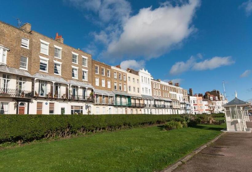 호텔 The Royal Harbour