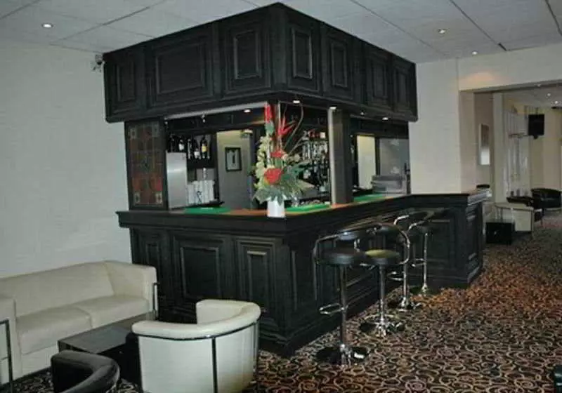 ホテル The Parisienne