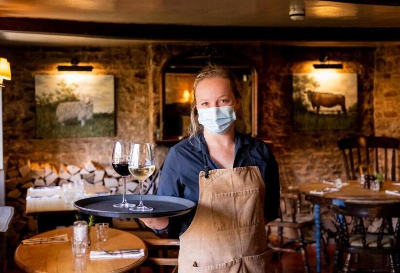 צימר The Bell At Sapperton