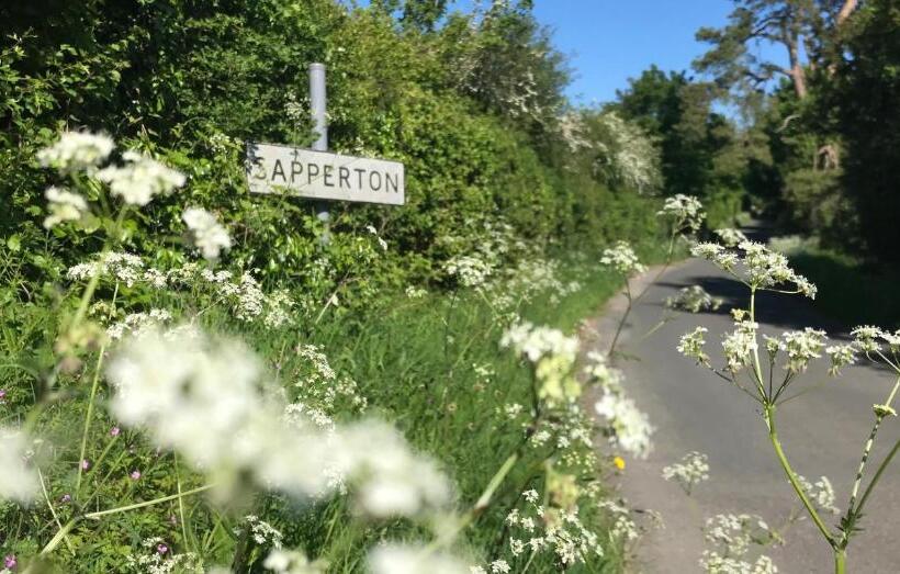 צימר The Bell At Sapperton