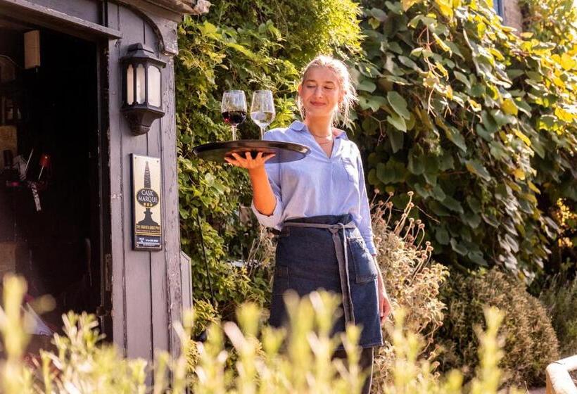 צימר The Bell At Sapperton