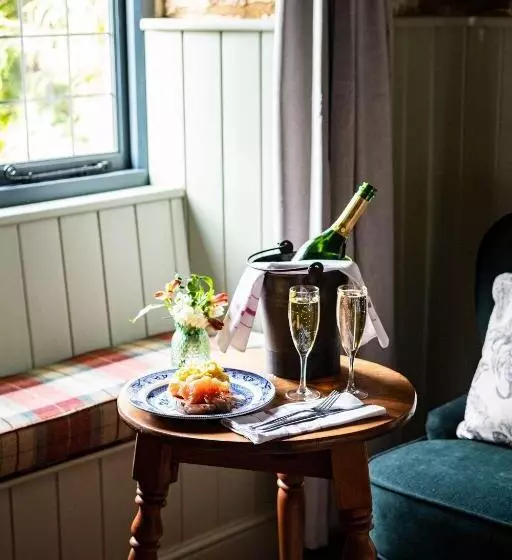 Aamiaismajoitus (B&B) The Bell At Sapperton