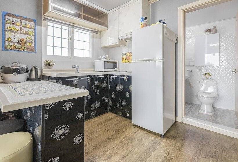 Ganghwa Badatgashimteo Pension