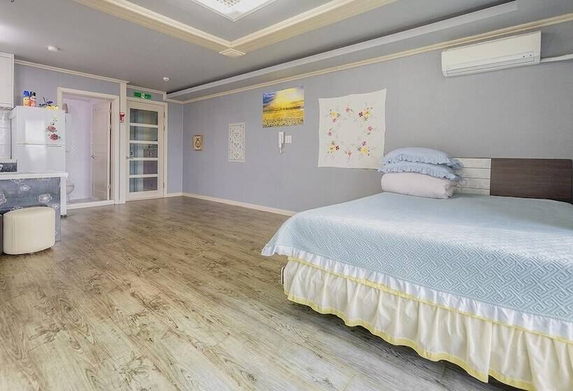 Ganghwa Badatgashimteo Pension